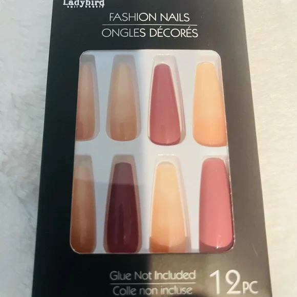 🌷🤍💎Ladybird Fashion Nails Set - Picture 6 of 7